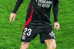 开云体育app-里昂客场取胜，前锋射门角度丰富