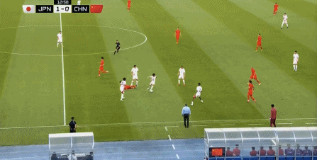 战术配合默契，队伍成功逆转比赛并获胜