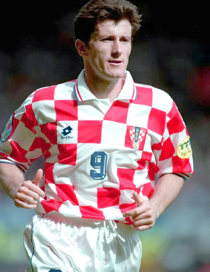 克罗地亚队在欧预赛赛场上疲于奔命，顽强拼搏