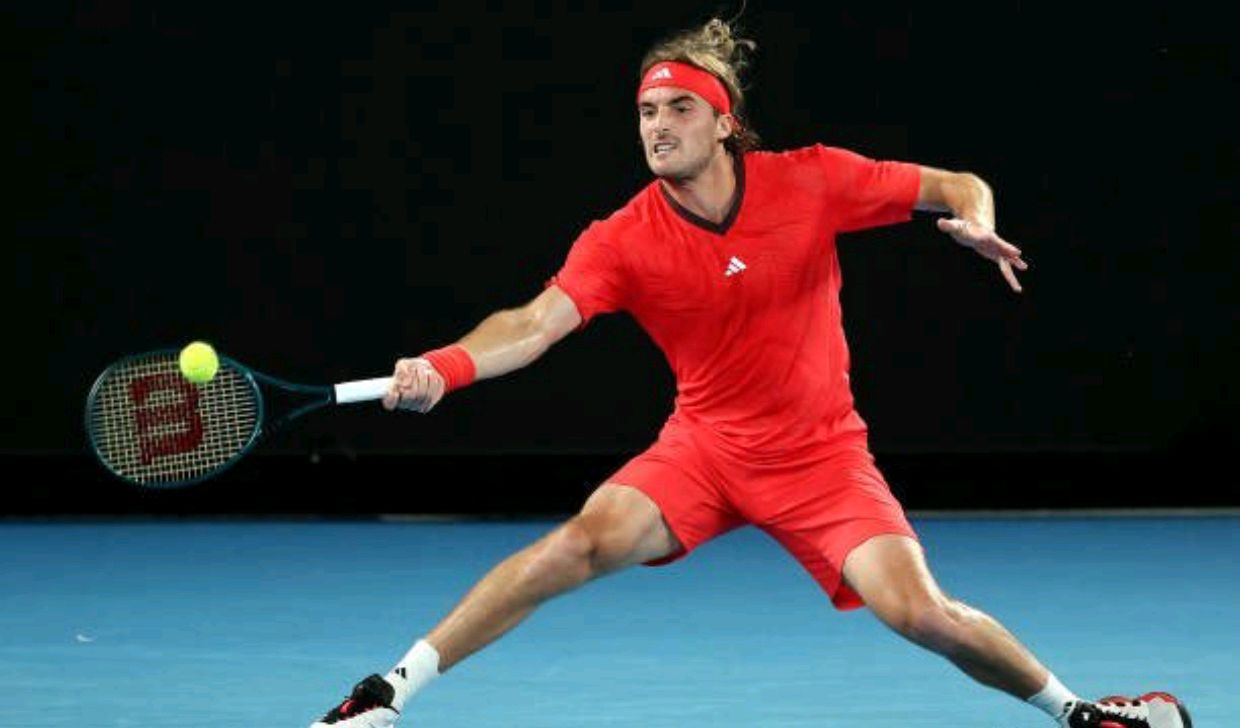 包含澳大利亚网球队血洗世界网球队，西西帕斯统治全场的词条