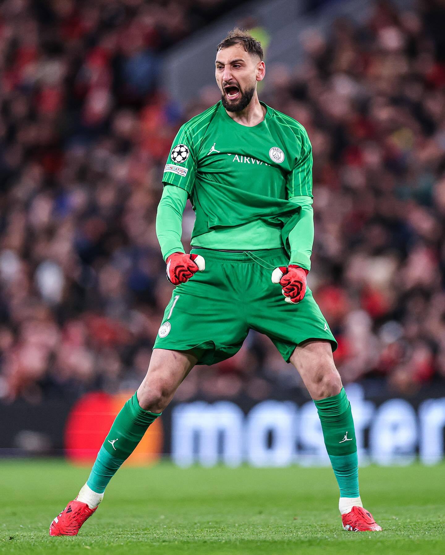 利物浦主场大胜，一马当先晋级16强