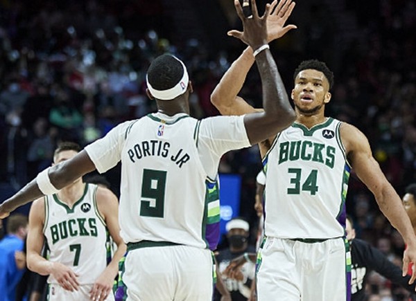 上海队雄鹿击败,开启连胜之路 上海队雄鹿击败,开启连胜之路