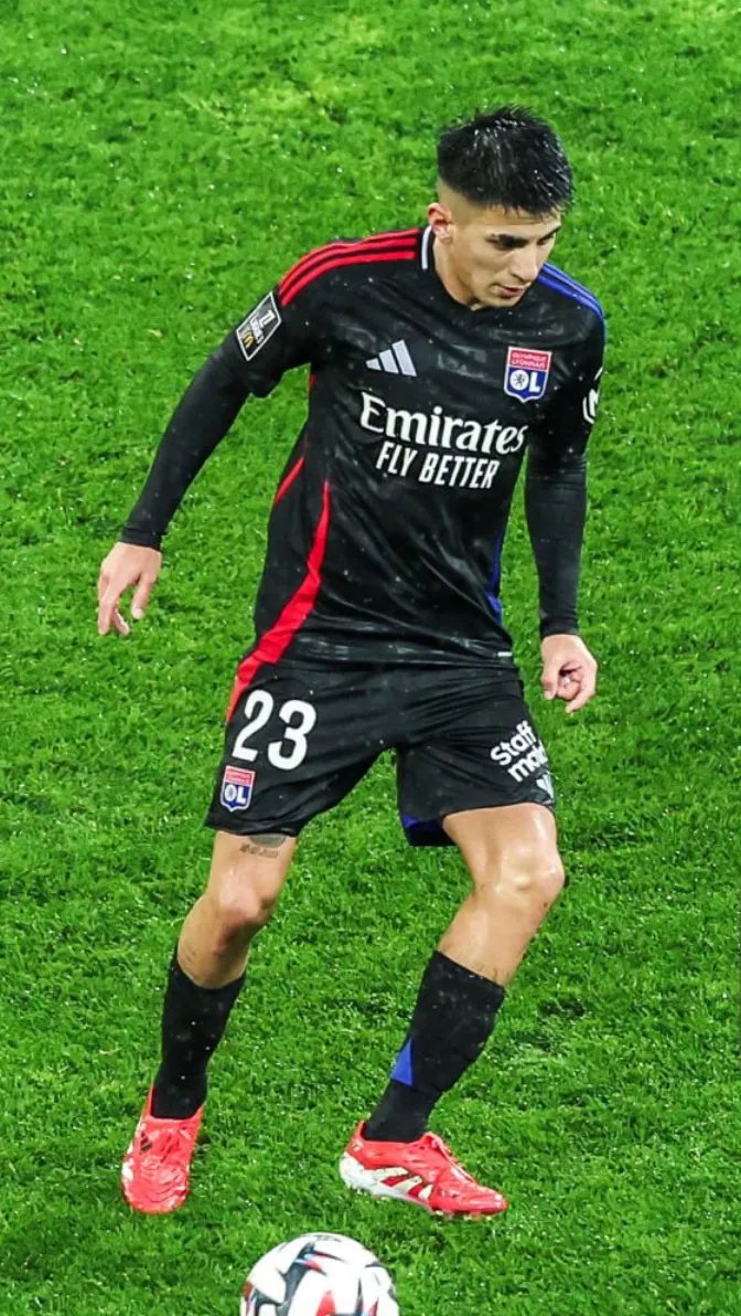 里昂客场取胜，前锋射门角度丰富