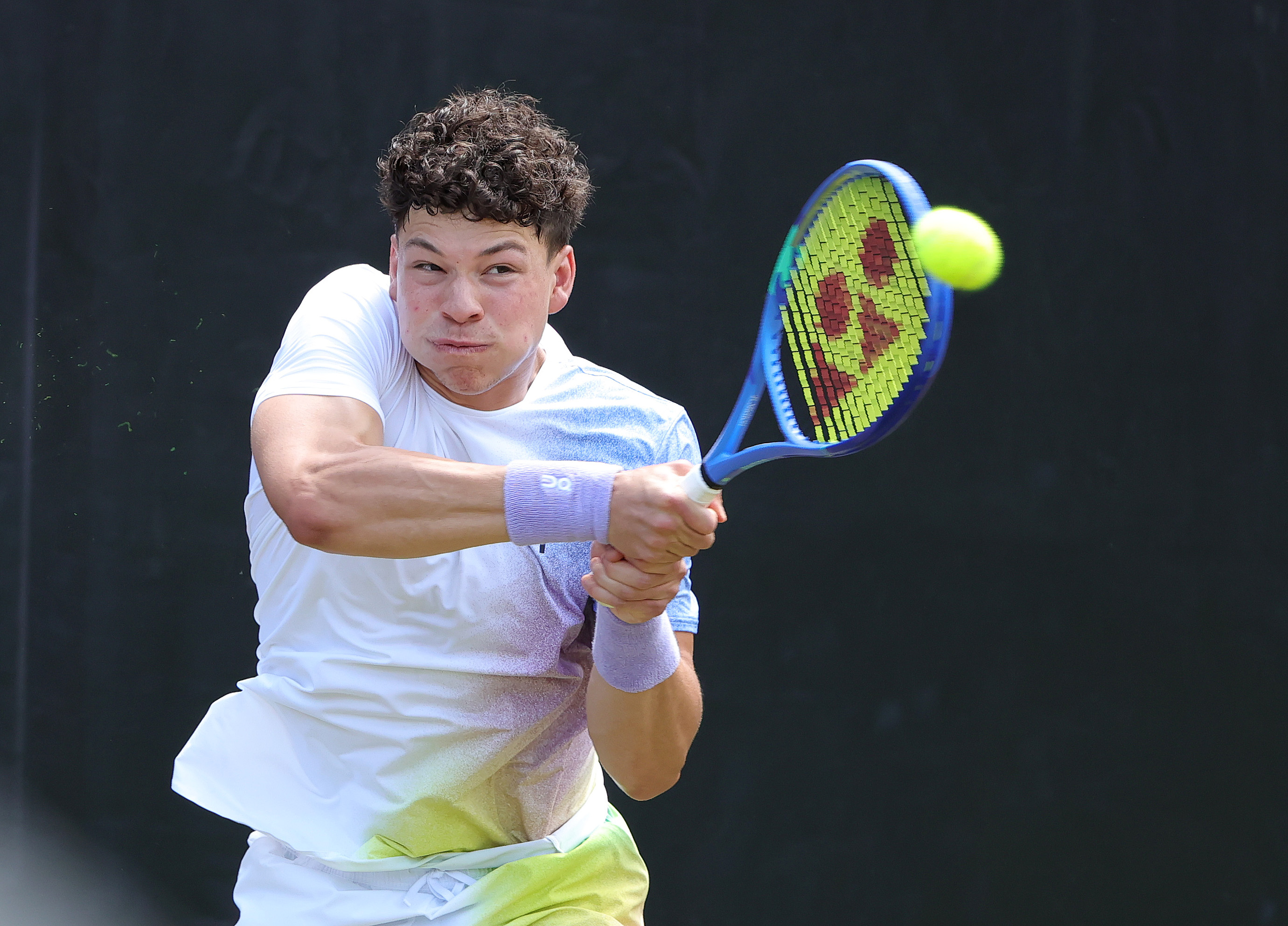 关于美国网球队险胜日本网球队，兹维列夫爆发神勇的信息