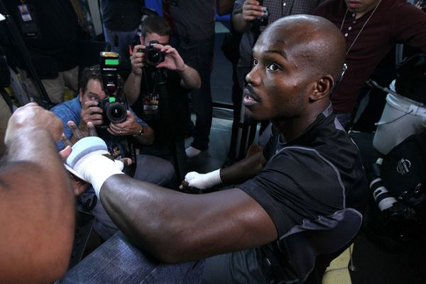 包含专家预测拳击胜率超六成，结果成焦点的词条