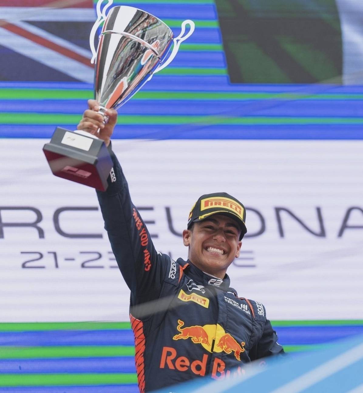 关于红牛车队绝杀威廉姆斯，周冠宇带队取胜的信息