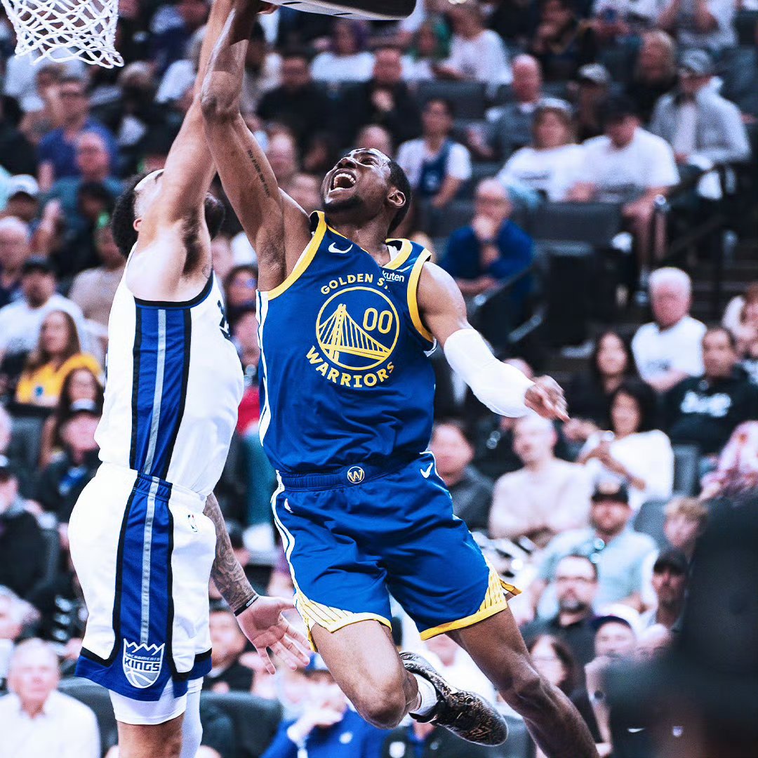 马刺鏖战猛龙,克莱点燃赛场 马刺鏖战猛龙,克莱点燃赛场